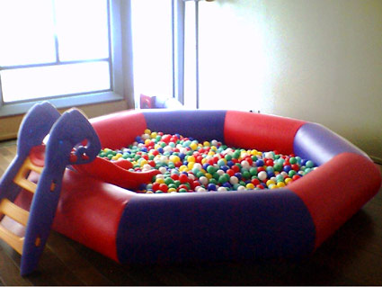 Structure gonflable :  piscine à boules